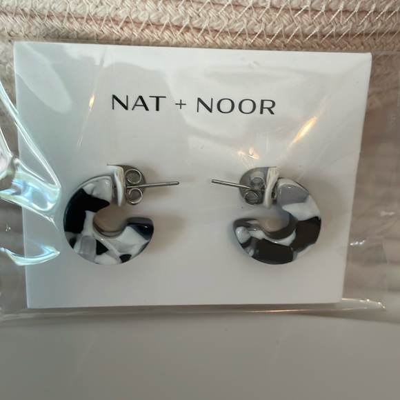 Nat & Noor Hoops - Picture 1 of 3